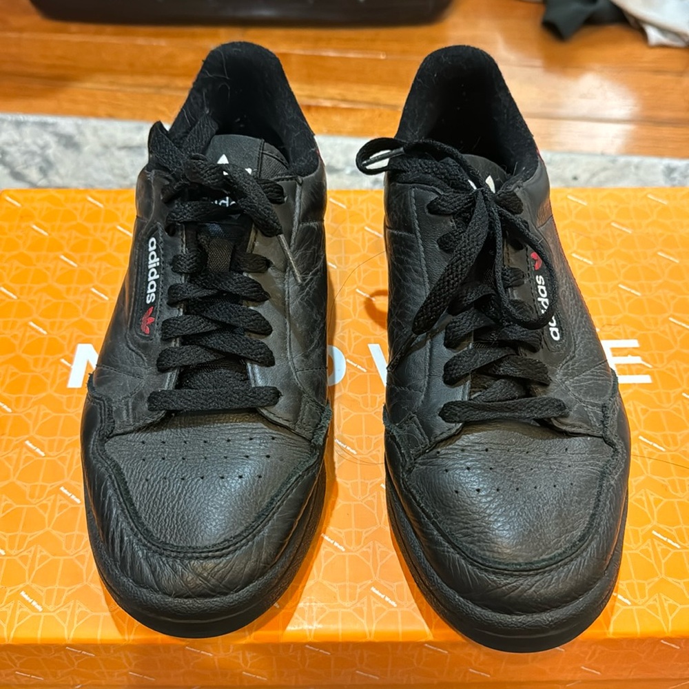 ADIDAS CONTINENTAL 80
BLACK SCARLET RED